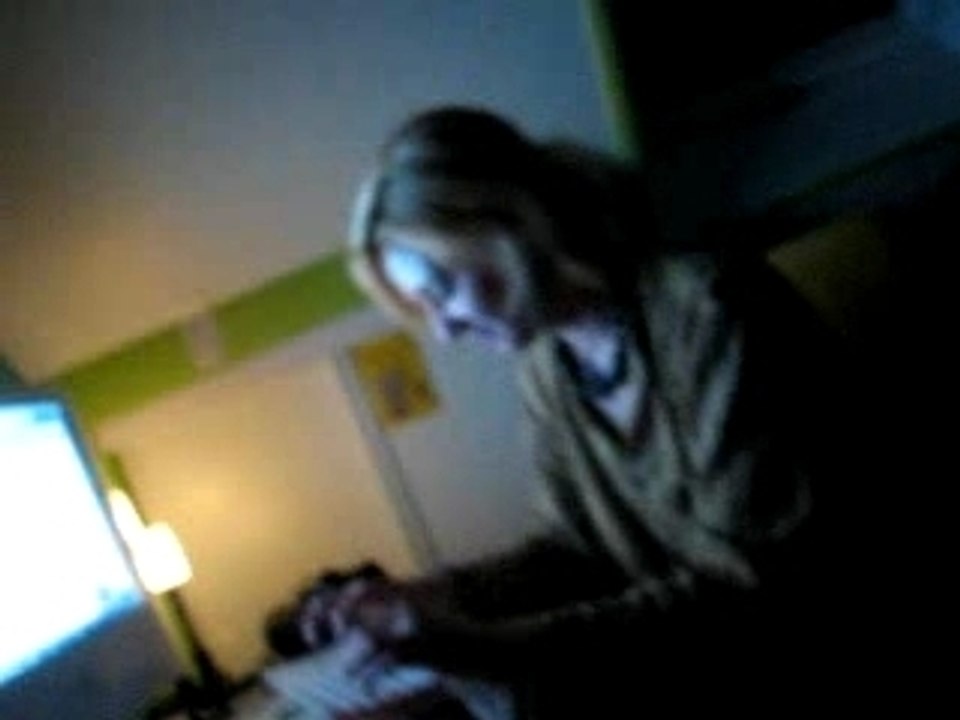 Ma femme qui  dodo chez moi XD