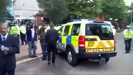 ▶ People Chanting Zardari Kutta inFront of Zardari In London
