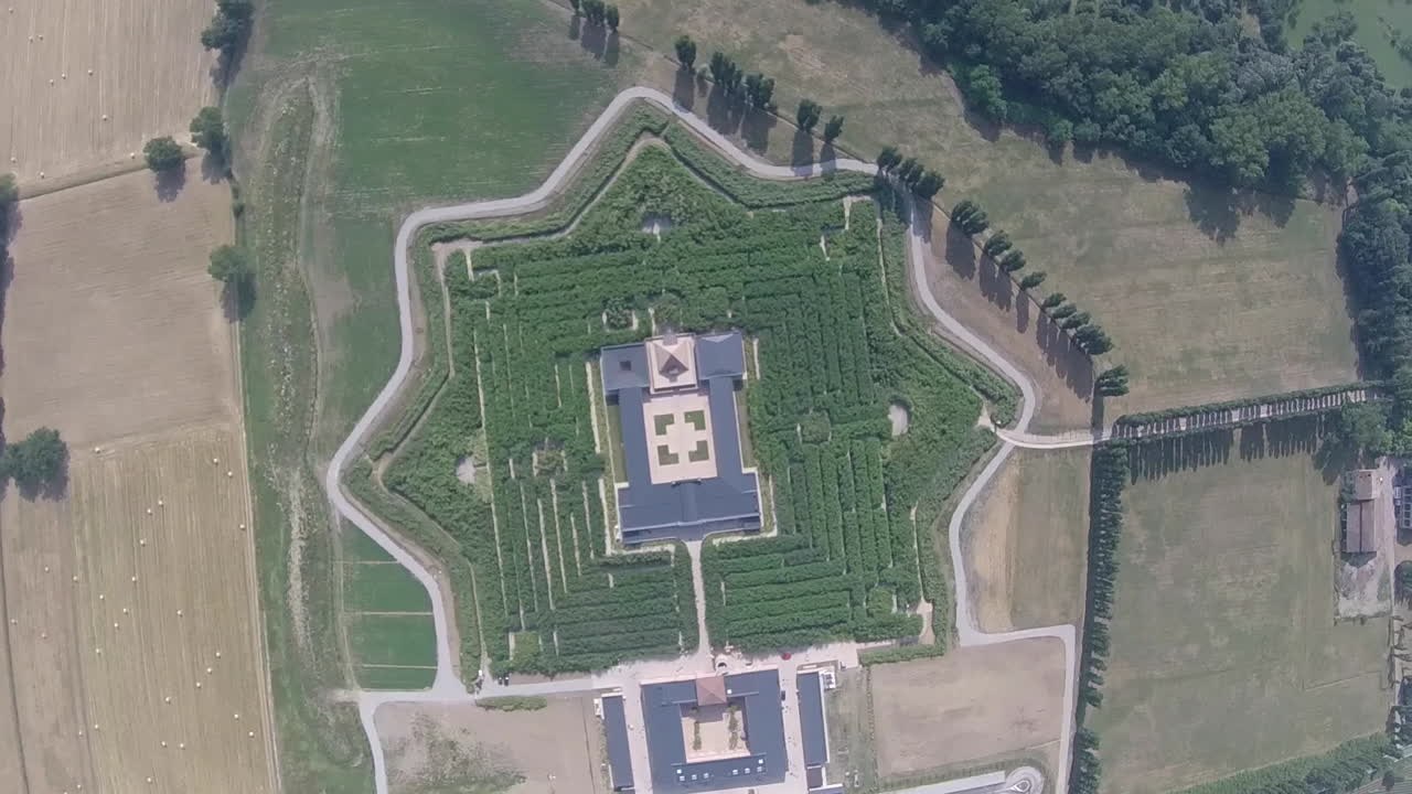 Italienischer Rentner baut 10 Hektar großes Labyrinth