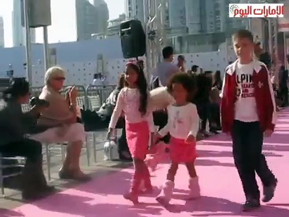 عرض ازياء في الهواء الطلق