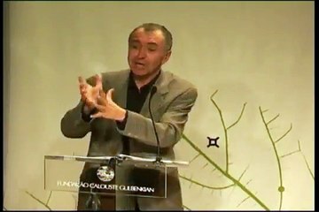 Le sociologue français Gilles Lipovetsky critique la société de la consommation