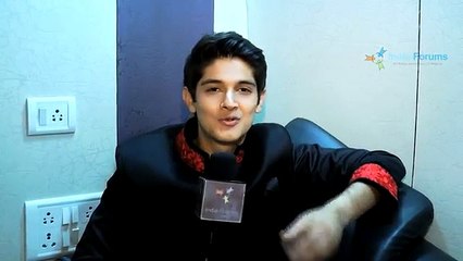 Naksh Kar Raha Hai Apne Fans se Apni Personal Battein Sher - Yeh Rishta Kya Kehlata Hai - 20 June 2015
