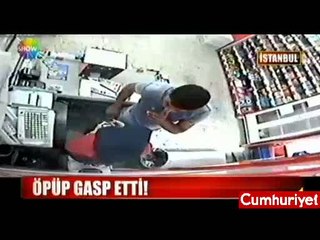 Kadın kasiyerleri taciz ederek gasp etti
