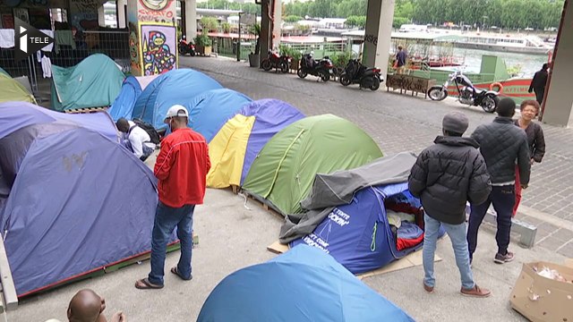 La vie dans un campement de réfugiés au coeur de Paris