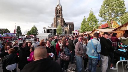 Hautmont Belle île: files d'attentes pour les bracelets et début des attaractions