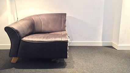 Il divorce et partage tous ses biens en les coupant littéralement en deux