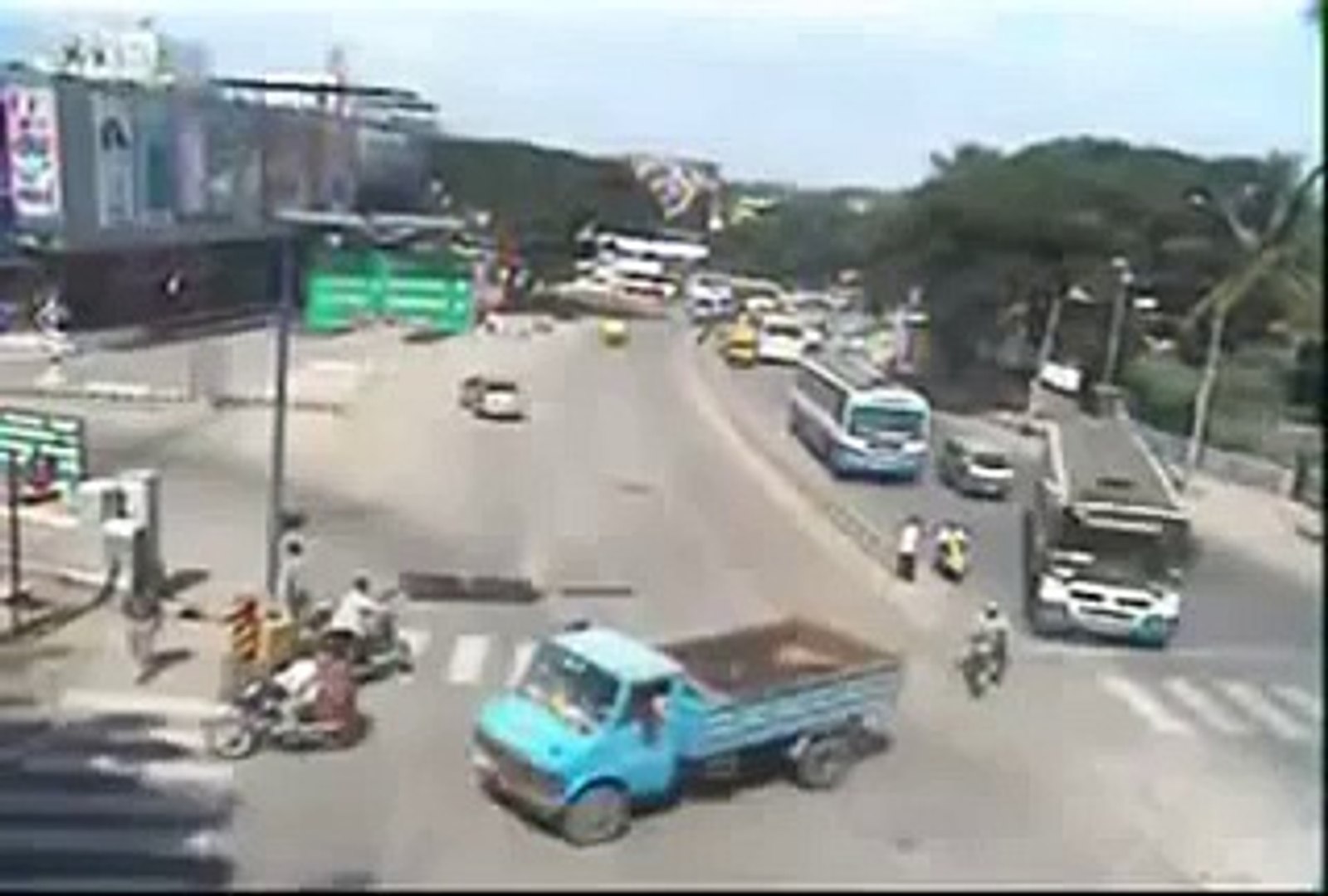 Real road accidents in India Funny videos, funny accidents, amazing videos  - Video Dailymotion - video Dailymotion