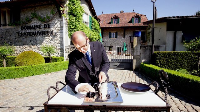 1 Mois, 1 Découpe - Bar de ligne cuit en croûte de sel