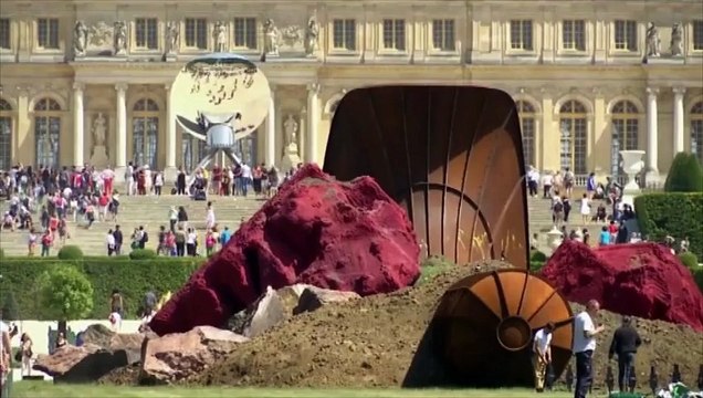 Le Vagin de la Reine , oeuvre d'Anish Kapoor au Château de Versailles, a été vandalisé