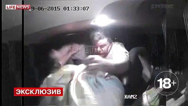 Жестокая резня в патрульном автомобиле инспекторов ГИБДД (Видео 18 )