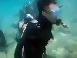 Subhan ALLAH Scuba team performing prayer under water (www.dailymaza.info)