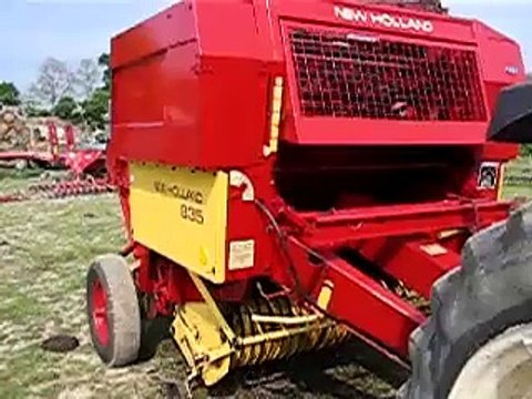 New Holland 835 Baler on International 785XL