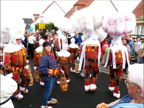 Nombreuses festivités à l'inauguration de la médiathèque-estaminet de Grenay avec Jacques Bonaffé dans le rôle du maire
