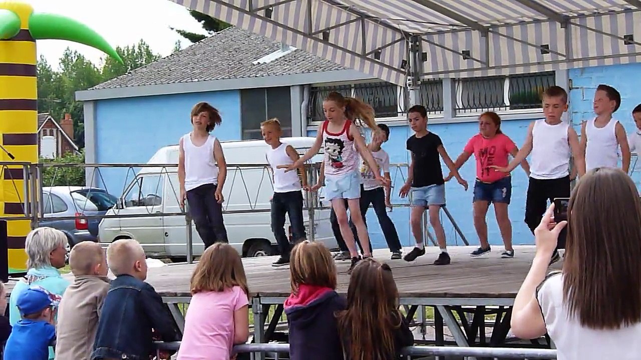 Bastien  - Fête des écoles 2015 - One Direction - Best song ever