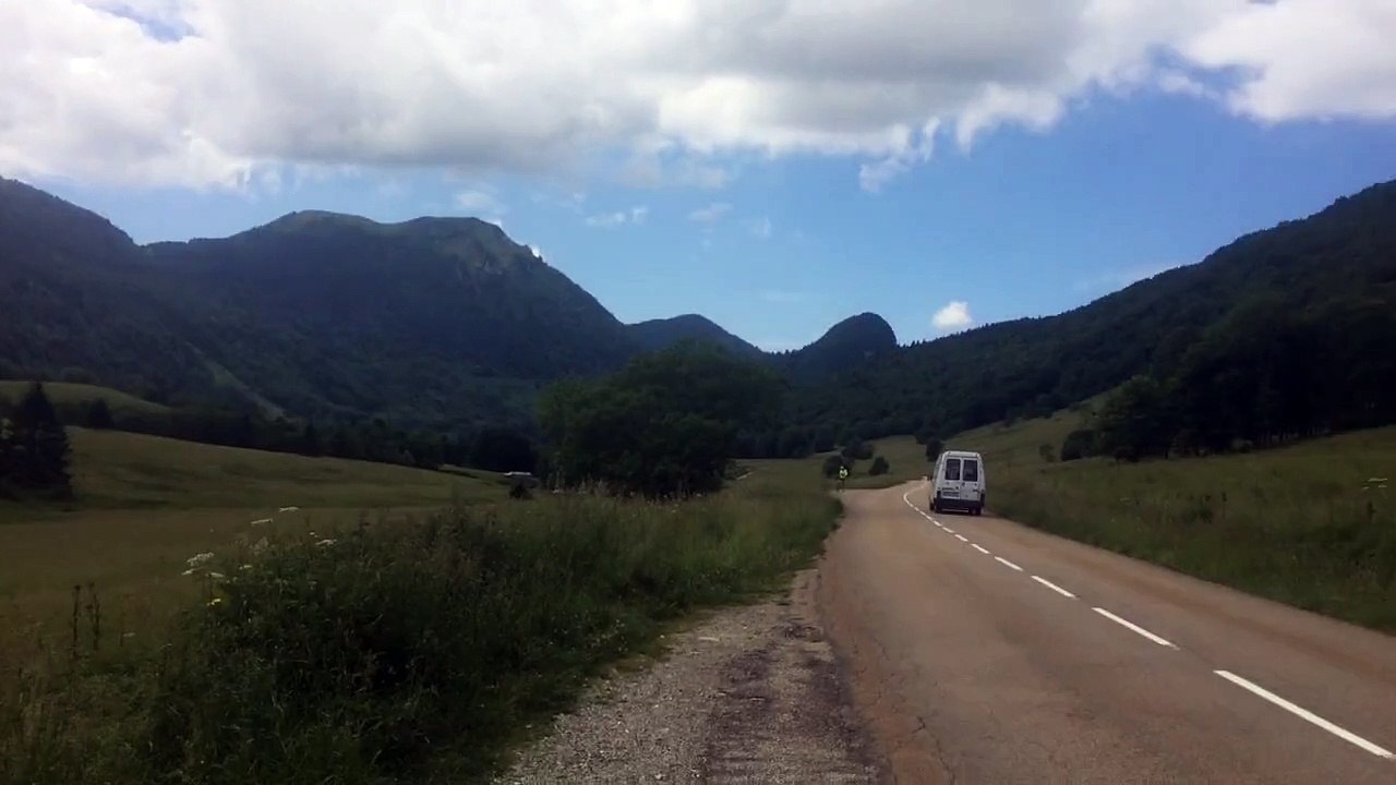 Vue du sommet col des prés bauges Savoie à vélo
