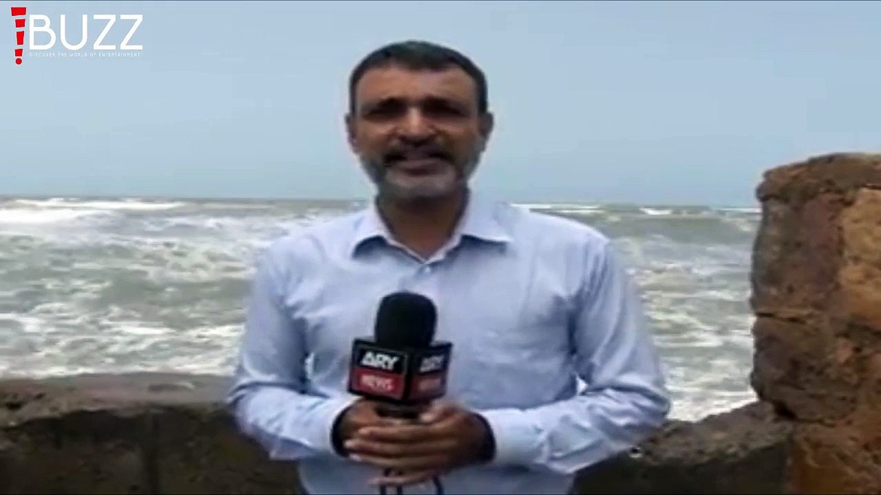 Being a reporter is not an easy job! A must watch video - eBuzz.Pk