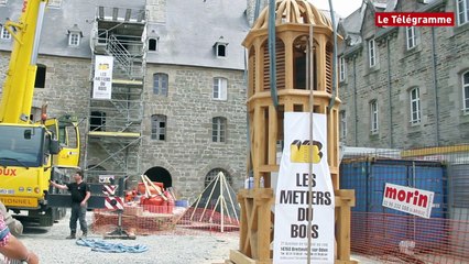 Lannion. Saint-Anne : pose d'un clocheton dans le style 17ème siècle
