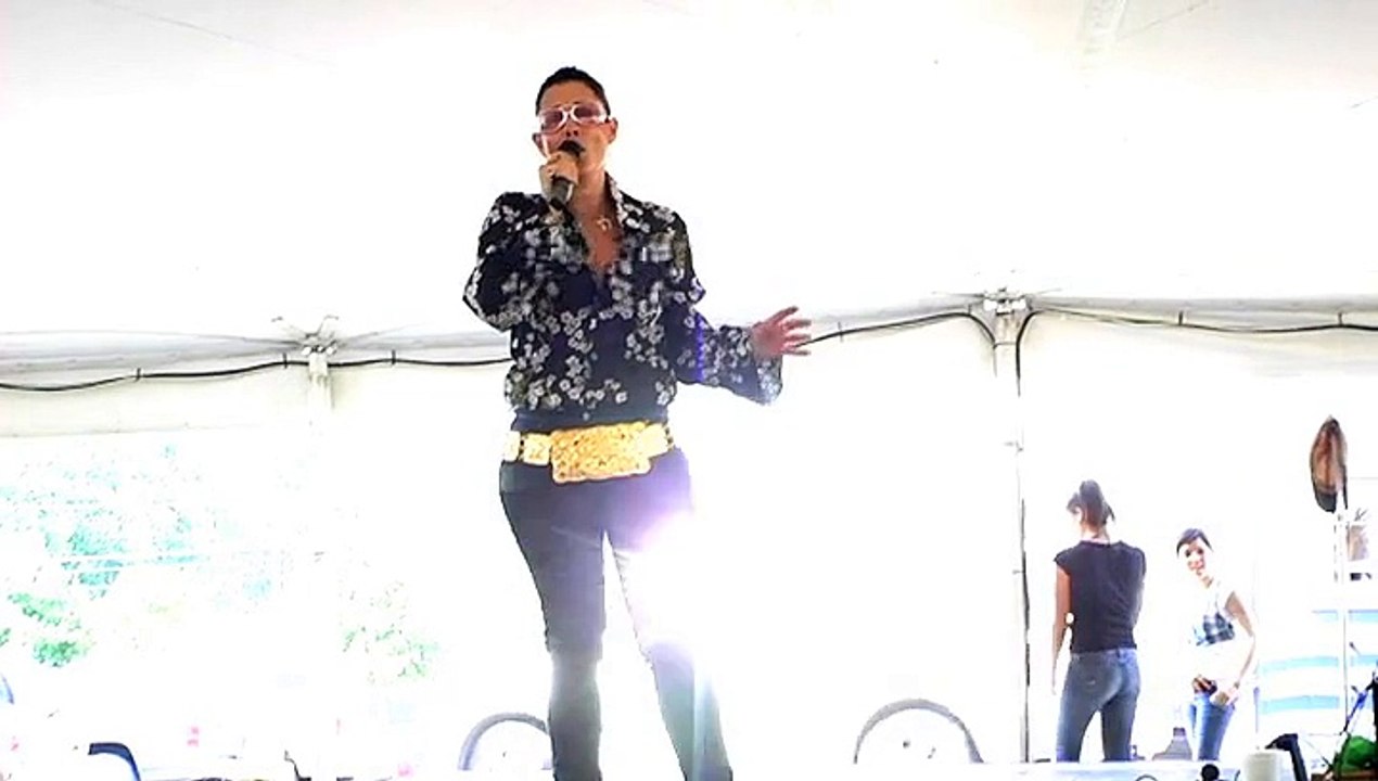 Jacqueline Feilich sings 'You'll Never Walk Alone' Elvis Week 2009