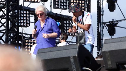 Patrick Sébastien et Soprano dansent le Mia - Fête de la Musique 2015