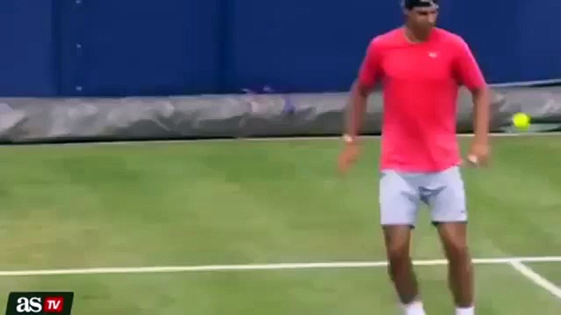 Watch Rafa Nadal juggle a tennis ball with HIS FEET like an absolute boss -  video Dailymotion