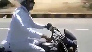 whatsapp video amazing stunt by old man