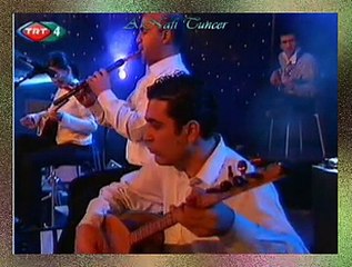 GÜLAY *Yağmur Yağar Her Dereler Sel Alır*
