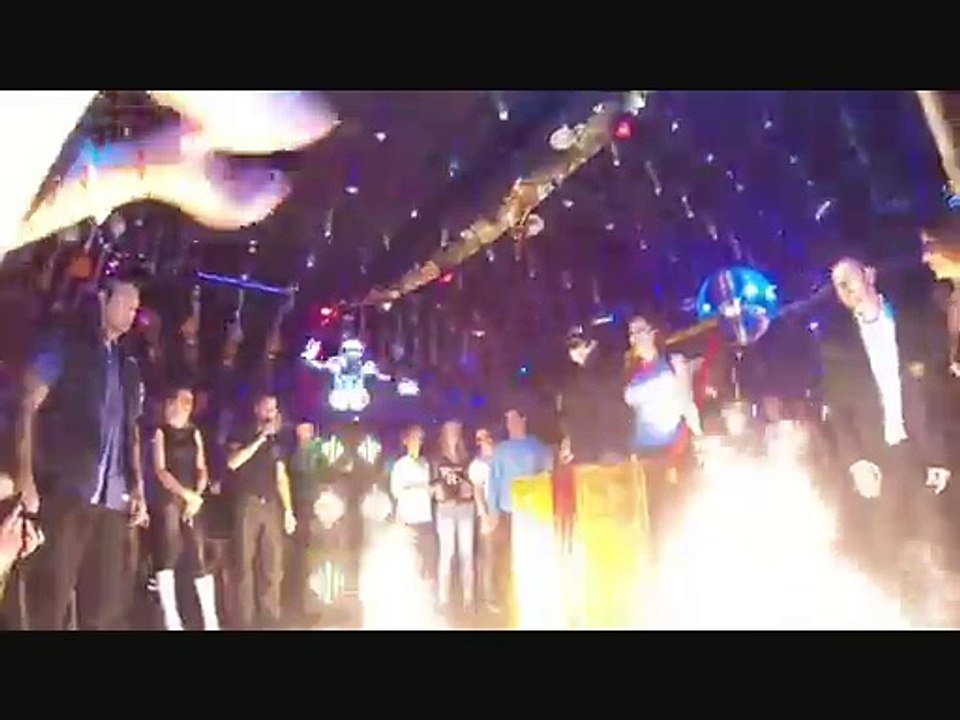 cadeau géant strip teaseur gogo danseuses par VAR EVENEMENTS 83