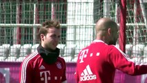 Pep Guardiola intense discussion with Mario Götze - FC Bayern Munich
