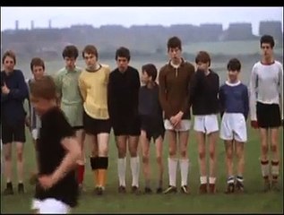 Billy Casper plays football (Kes)