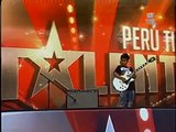 Perú Tiene Talento: Niño invidente sorprende a jurado tocando guitarra eléctrica (29/09/2012)