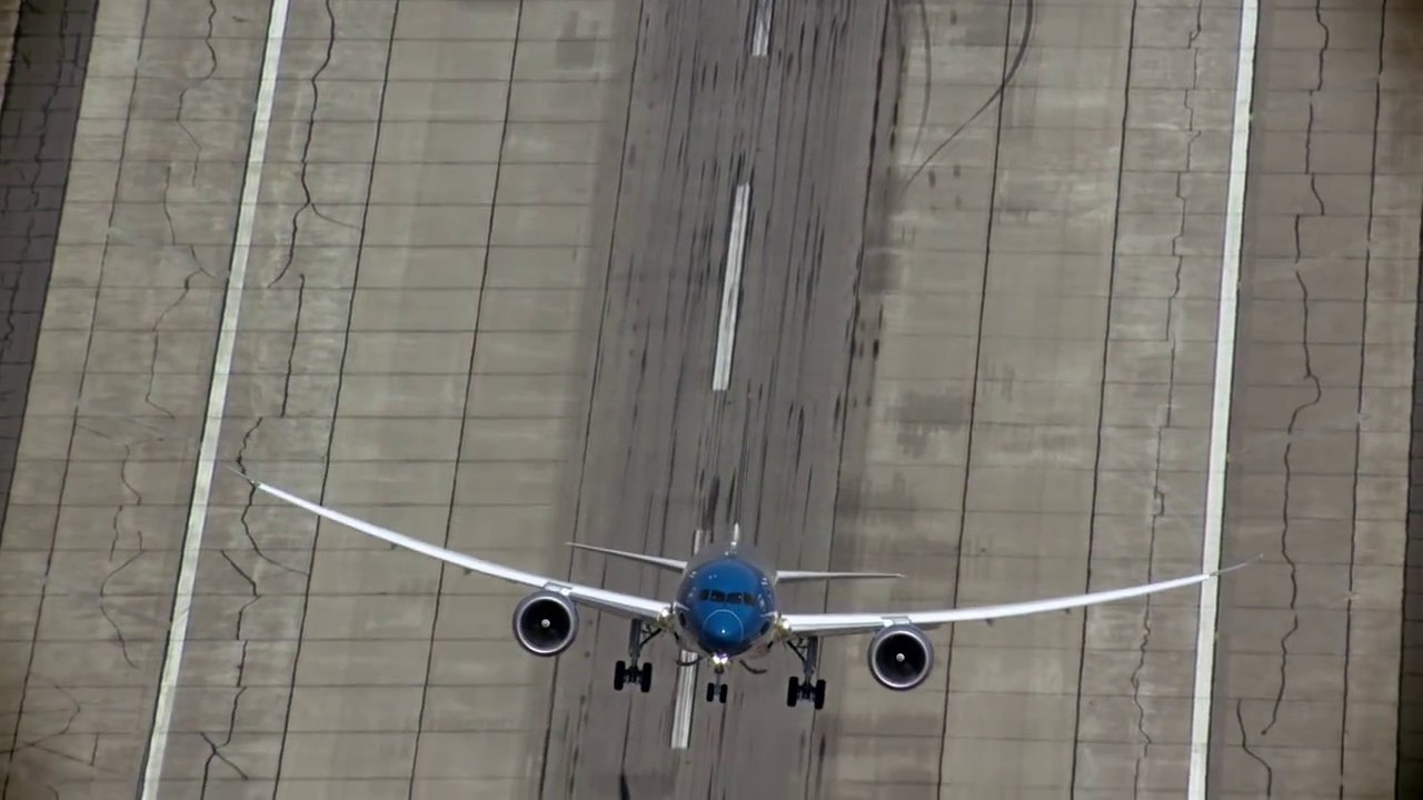 Boeing 787-9 Dreamliner Takeoff Nearly 90 Degree Angle for the 2015 Paris Air Show