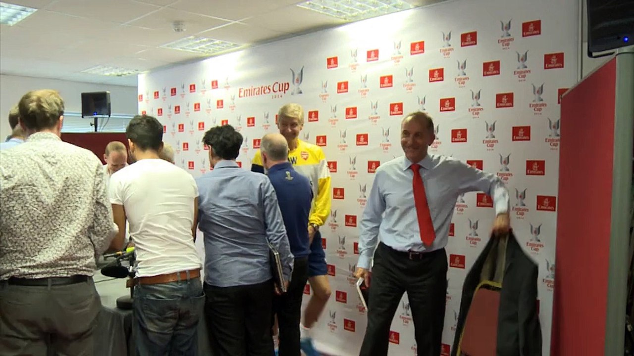 Arsenal proponuje Cechowi 100 tysięcy funtów tygodniowo