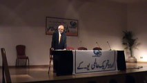 Dr Abdul Ghaffar Azm talking about Urdu poetry at SOAS London University.