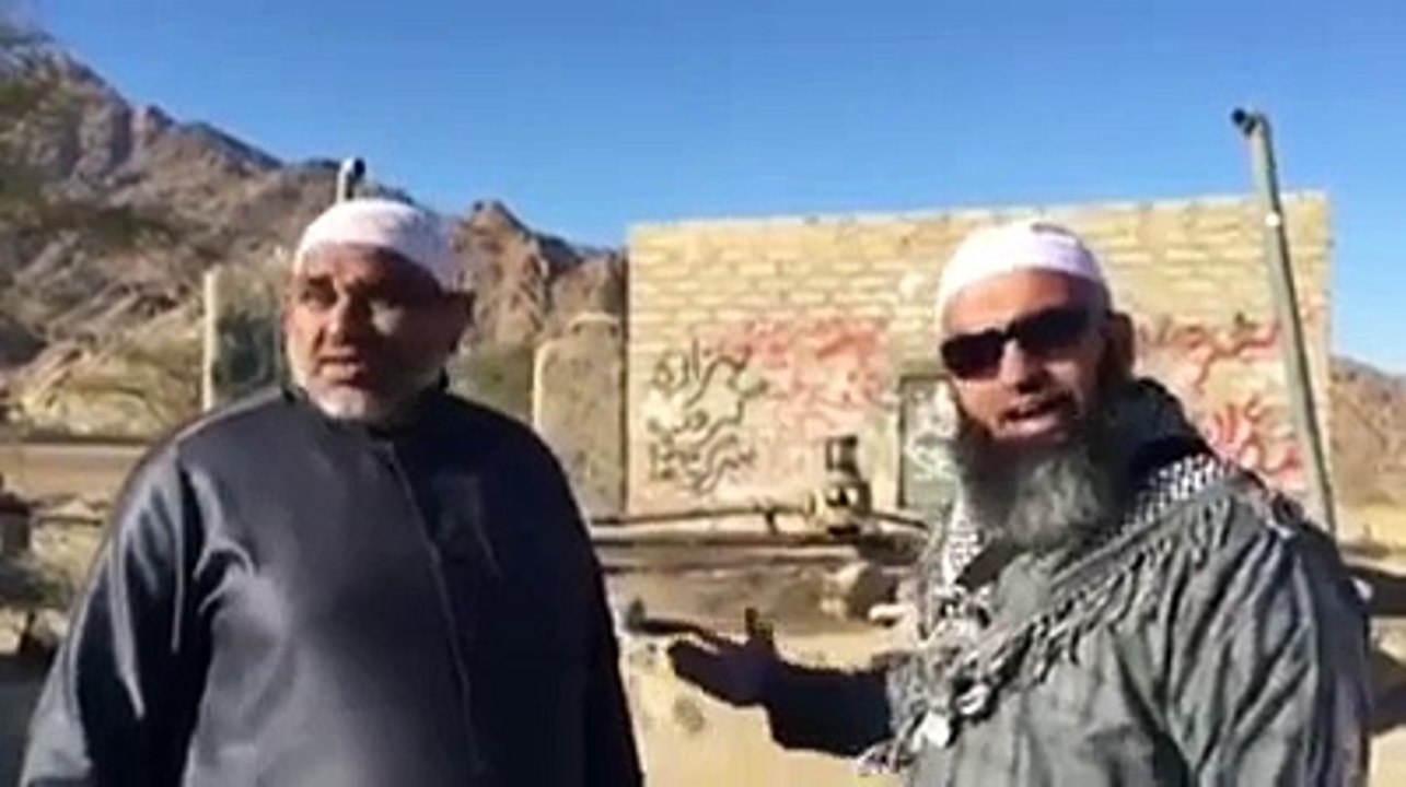 وہ کنواں جس میں نبی پاک صلی علیہ وآلہ وسلم نے اپنا لعب مبارک ڈالا تھا جس کی وجہ سے کنوئے کا کھارا پانی میٹھا ہو گیا....سبحان اللہ