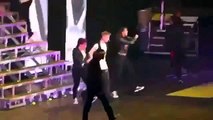 Justin bieber vomita sul palco!  Justin Bieber Throwing Up On Stage At Believe Tour Arizona