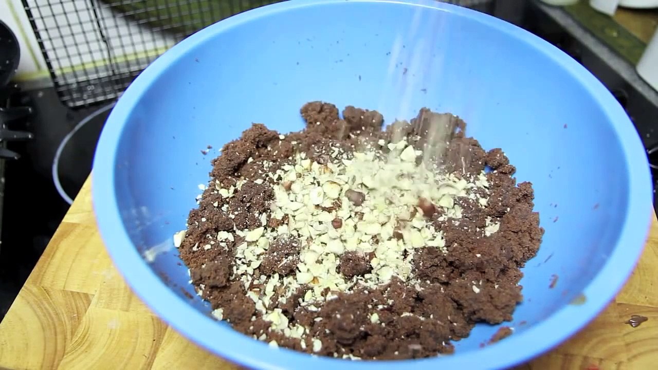 HOW TO MAKE FERRERO ROCHER CAKE POPS