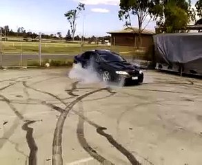 VX GTS COMMODORE BURNOUT