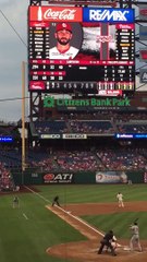 Un écureuil à un match de baseball
