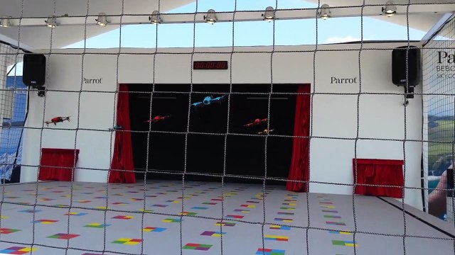 La chorégraphie de drones au salon du Bourget