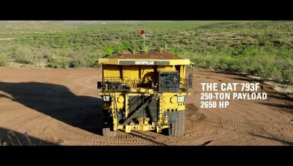 Un parcours de Golf sur des Camions géants Caterpillar