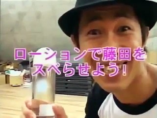 Funny Japanese Prank「Shower from above」トータルテンボスの今日のイタズラ＃3 「シャワートイレボタンを押したら上からシャワーがバシャ～」