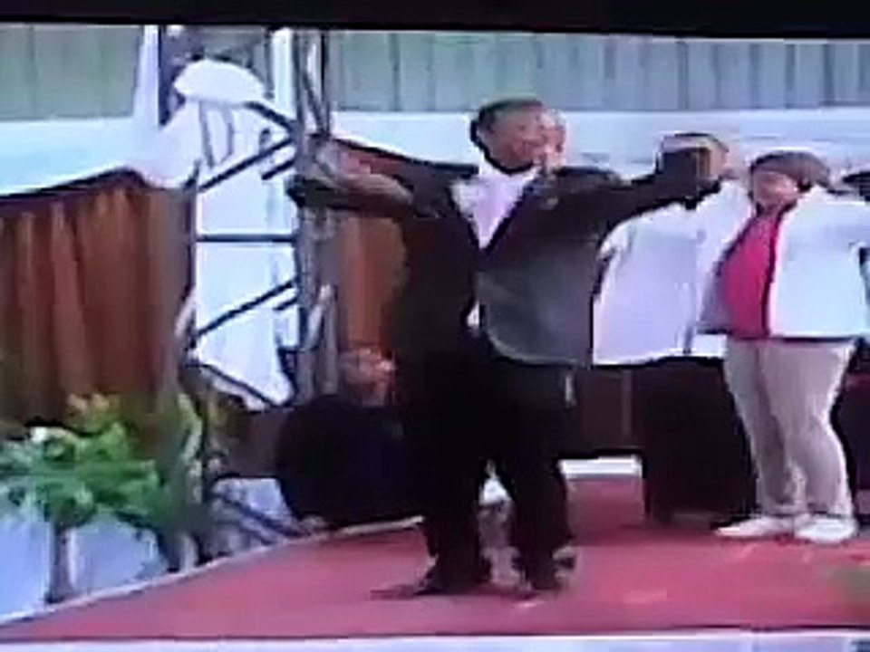 PASTOR MBORO RAPS IN CHURCH!