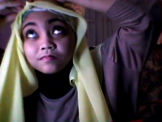 Video Cara Memakai Jilbab Ala Fatin Shidqia Lubis