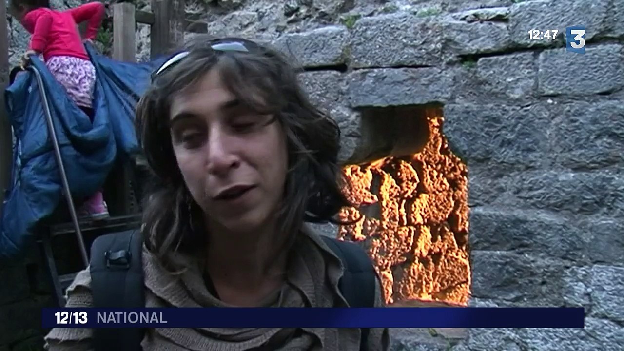 Le soleil offre un spectacle à Montségur pour le solstice d'été