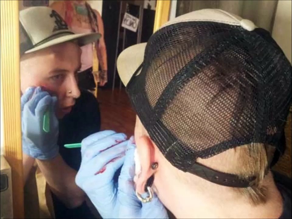 【閲覧注意】グロ注意 彼に一体何があった？一人の少年が怪物に変わるまで