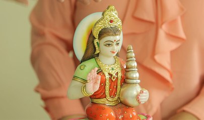 Lakshmi Hindu Goddess to Attract Prosperity & Spiritual Wealth