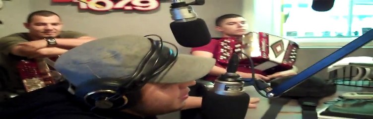 Gerardo Ortiz - Entrevista con La Ley 107.9 Chicago