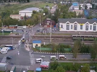 Train vs car at grade crossing - Train vs Voiture au passage à niveau