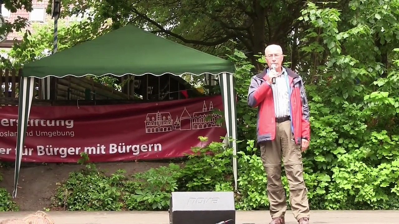 Showtanz der Funken der Großen Karnevalsgesellschaft Goslar am 21.06.2015 bei der 'Langen Bank' in Goslar