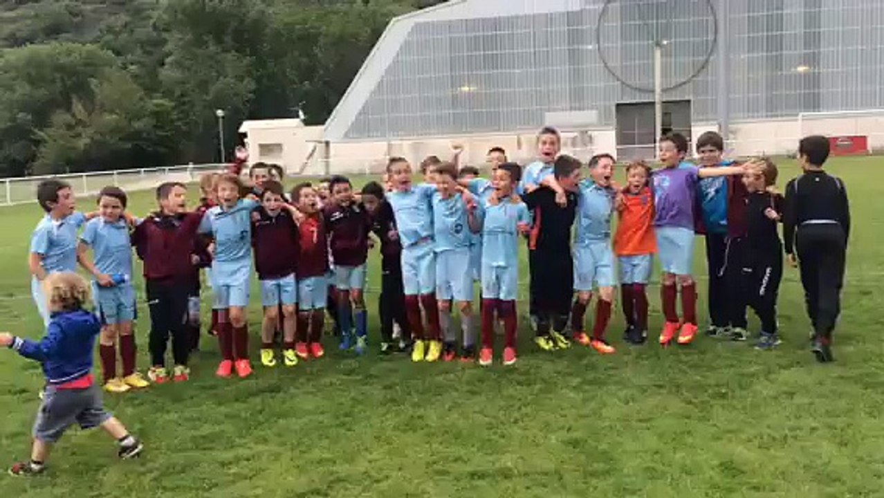 Les U9 remportent le tournoi de Foix et fêtent la victoire avec les U11